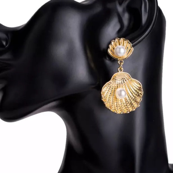 🌟 Big Shell Pearl Earrings - Picture 3 of 5